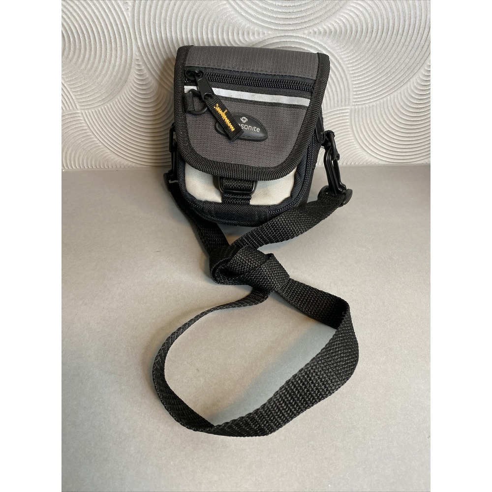 Samsonite Small Padded Crossbody Camera Bag Nylon Zippered Compartments Strap